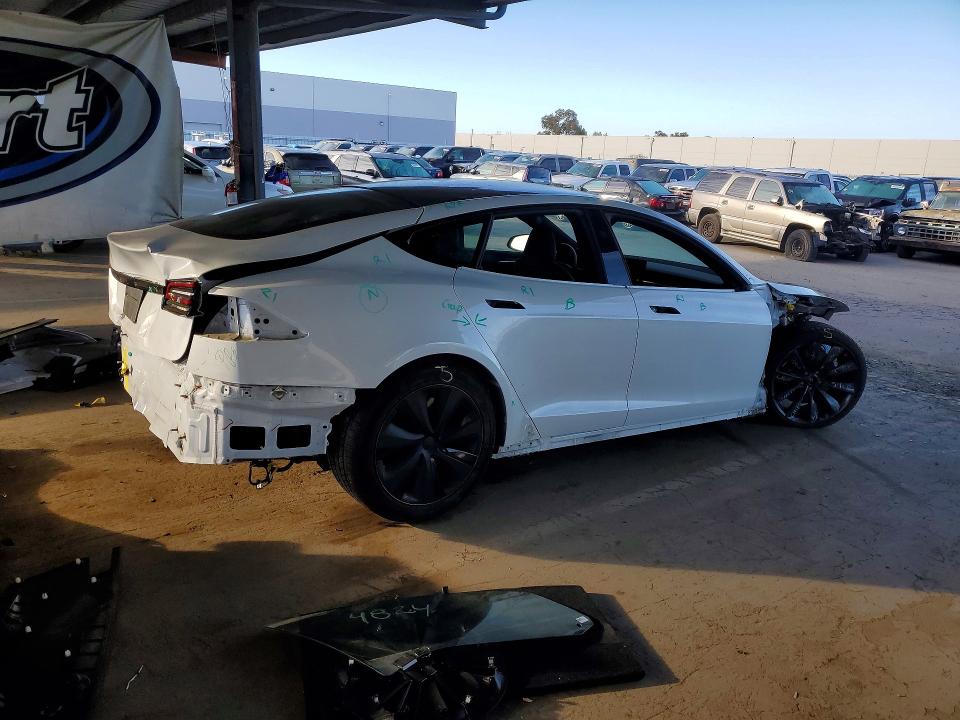 68696176 :رقم المزاد ، 5YJSA1E57RF543182 vin ، 2024 Tesla Model S مزاد بيع