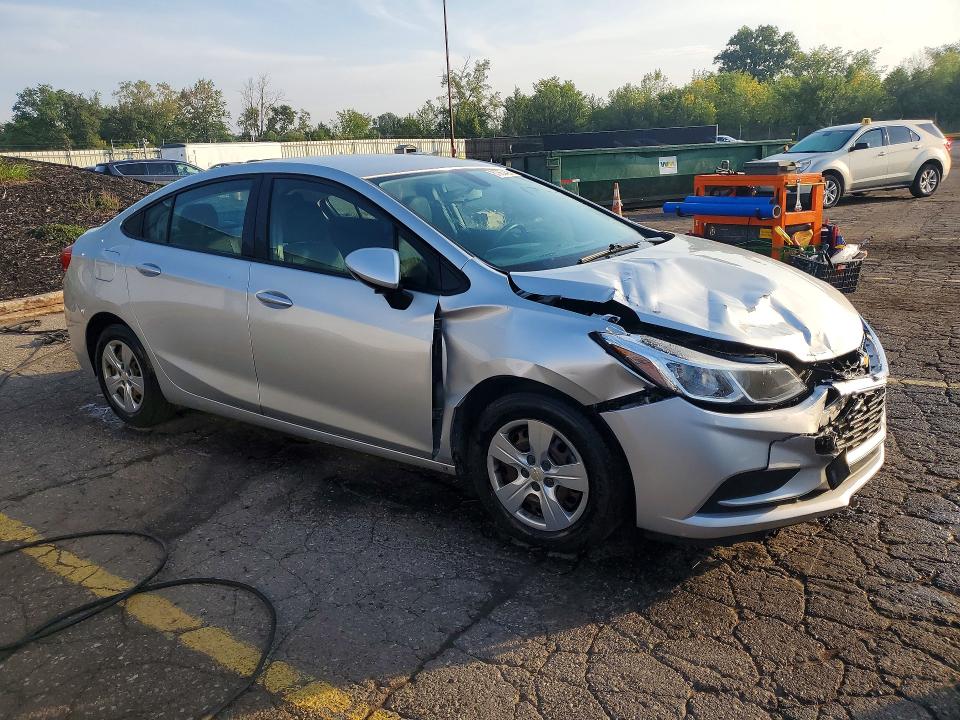 67063426 :رقم المزاد ، 1G1BC5SM1H7129924 vin ، 2017 Chevrolet Cruze مزاد بيع