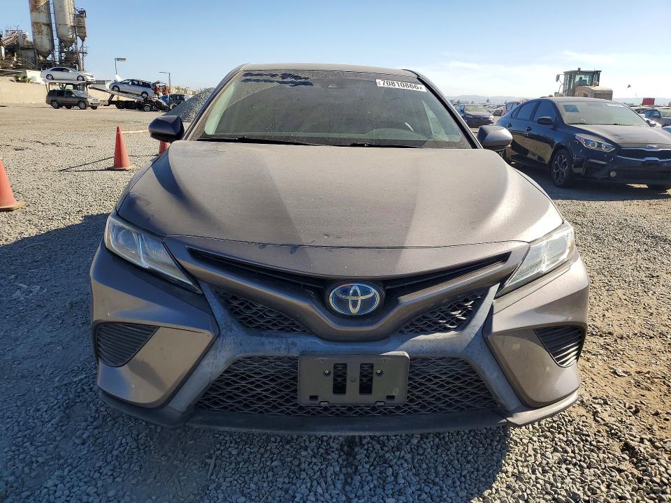 2018 Toyota Camry Hybrid მანქანა იყიდება აუქციონზე, vin: 4T1B21HK1JU510216, აუქციონის ნომერი: 70810866