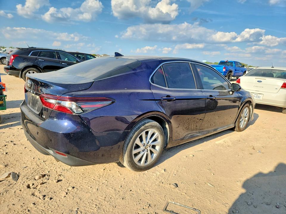 Продажа на аукционе авто 2022 Toyota Camry, vin: 4T1C11AK6NU617463, номер лота: 70680166
