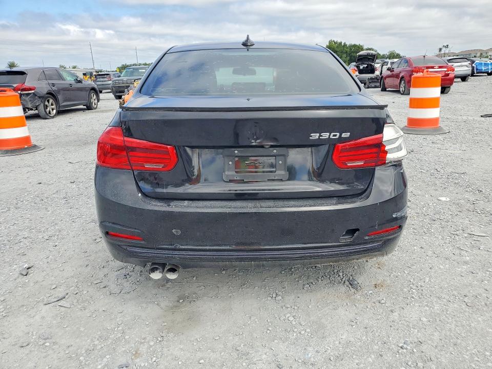 70131286 :رقم المزاد ، WBA8E1C54JA167553 vin ، 2018 Bmw 330e مزاد بيع