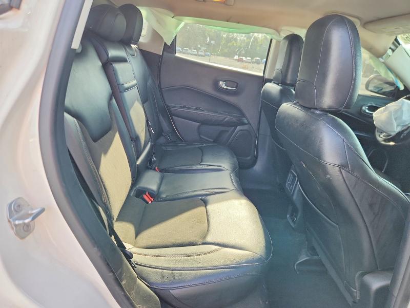67680596 :رقم المزاد ، 3C4NJDBB4JT192584 vin ، 2018 Jeep Compass مزاد بيع