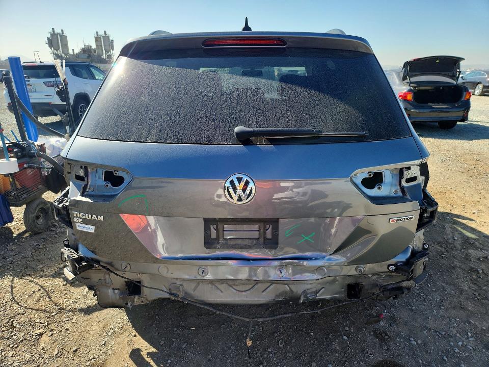 Продажа на аукционе авто 2020 Volkswagen Tiguan, vin: 3VV2B7AX5LM126090, номер лота: 70738496