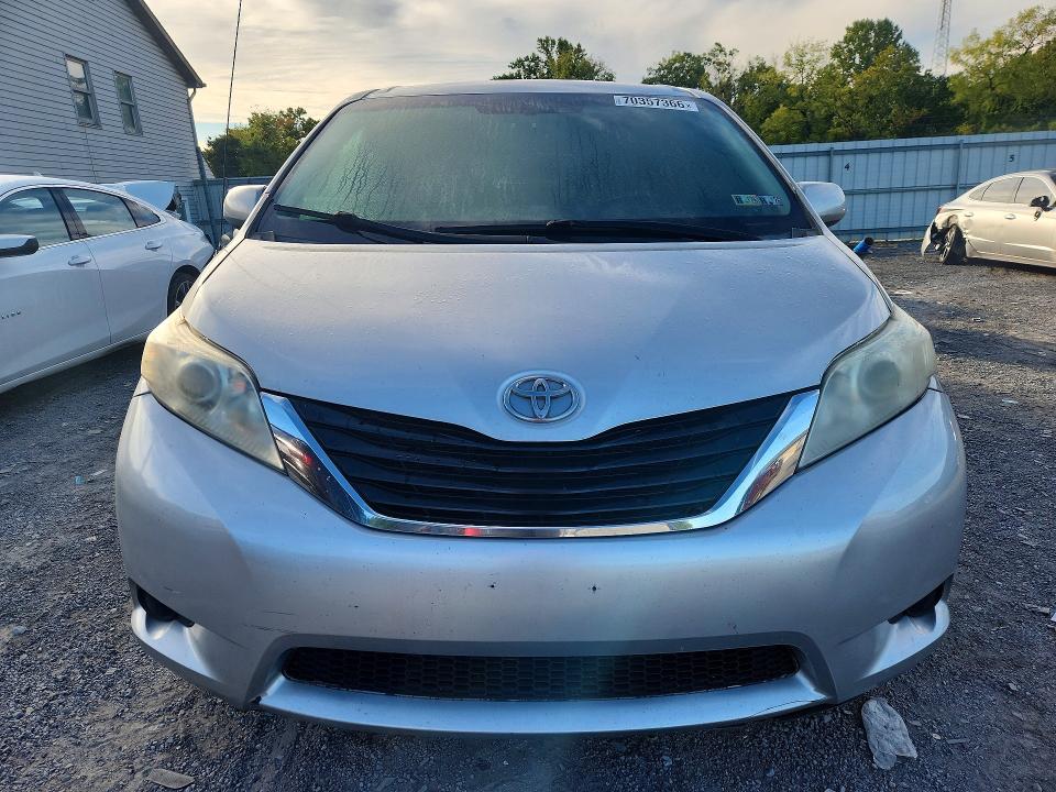 Aukcja sprzedaży 2011 Toyota Sienna, vin: 5TDKK3DC0BS082868, numer aukcji: 70357366