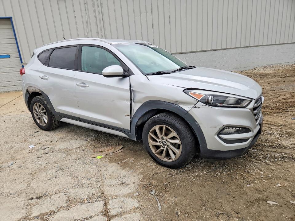 2017 Hyundai Tucson მანქანა იყიდება აუქციონზე, vin: KM8J3CA44HU483779, აუქციონის ნომერი: 69898916