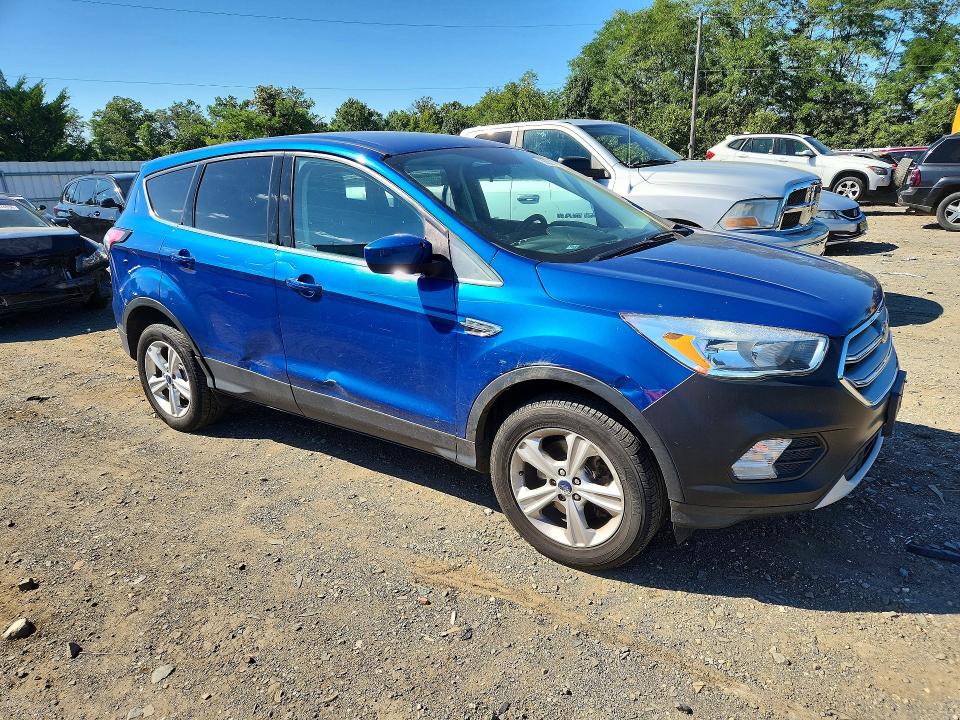 2017 Ford Escape მანქანა იყიდება აუქციონზე, vin: 1FMCU9GDXHUE83270, აუქციონის ნომერი: 68859266