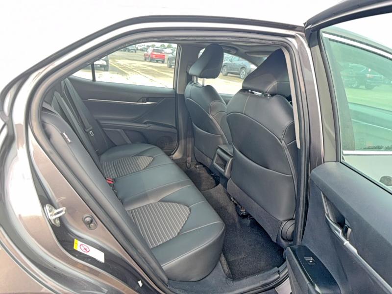 Auction sale of the 2018 Toyota Camry, vin: 4T1B11HKXJU560650        , lot number: 69310736