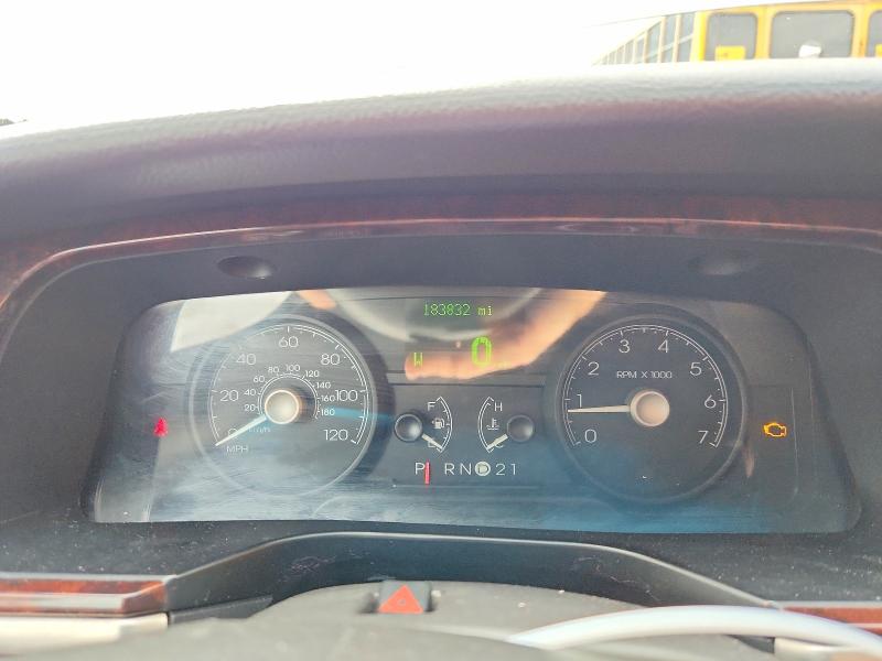 67634996 :رقم المزاد ، 1L1FM88W07Y604257 vin ، 2007 Lincoln Town Car مزاد بيع