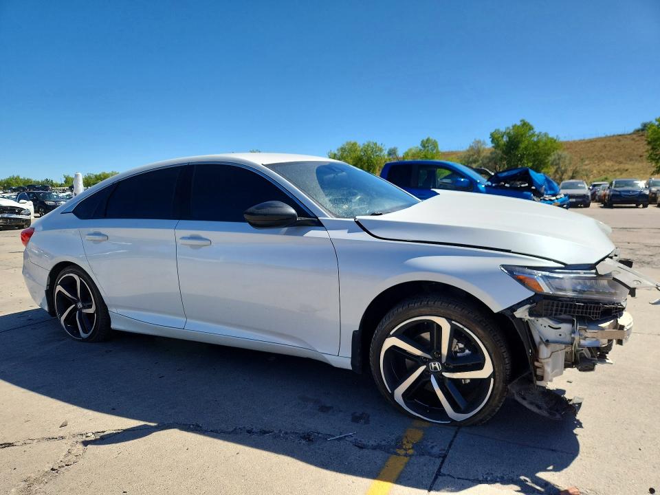 68072736 :رقم المزاد ، 1HGCV1F33NA110002 vin ، 2022 Honda Accord مزاد بيع