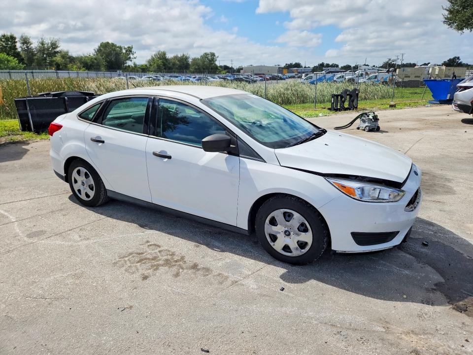 70273446 :رقم المزاد ، 1FADP3E23FL322072 vin ، 2015 Ford Focus مزاد بيع