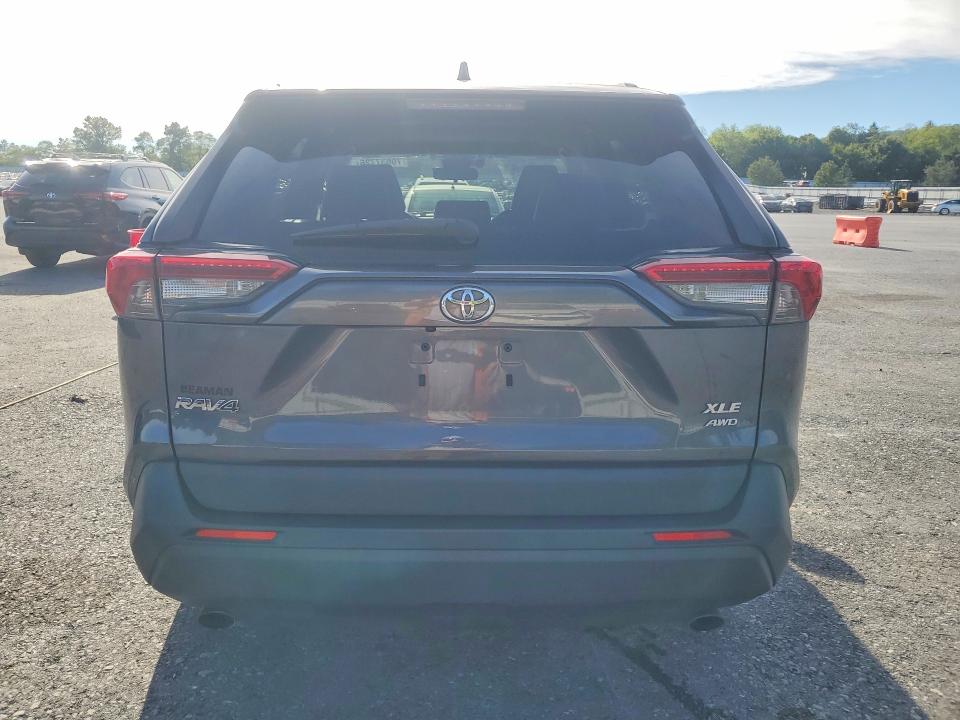 2021 Toyota Rav4 მანქანა იყიდება აუქციონზე, vin: JTMA1RFV9MD082981, აუქციონის ნომერი: 70637726