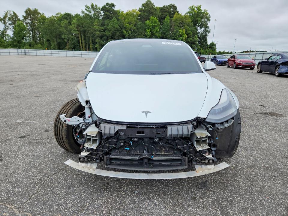 70112246 :رقم المزاد ، 5YJ3E1EA8NF102872 vin ، 2022 Tesla Model 3 مزاد بيع