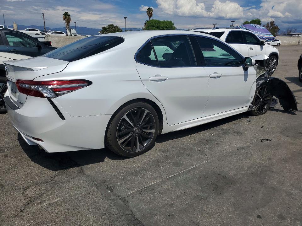 2018 Toyota Camry მანქანა იყიდება აუქციონზე, vin: 4T1B61HKXJU005716, აუქციონის ნომერი: 67838316