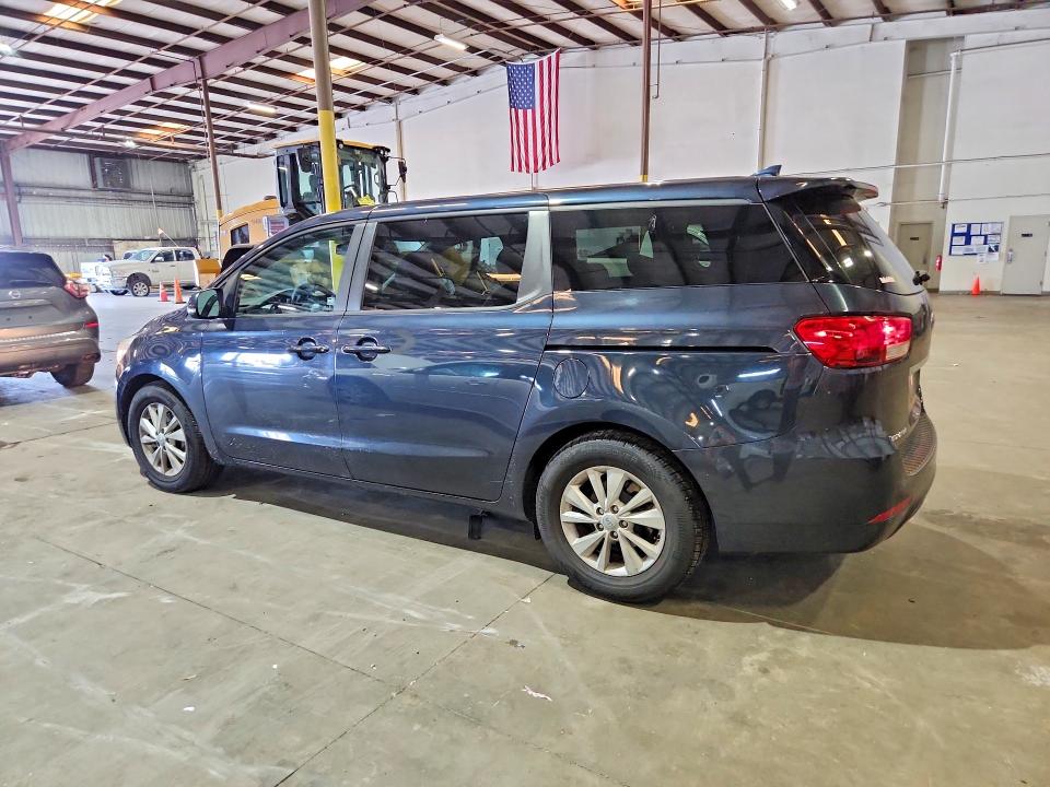 70473626 :رقم المزاد ، KNDMB5C12H6233867 vin ، 2017 Kia Sedona مزاد بيع