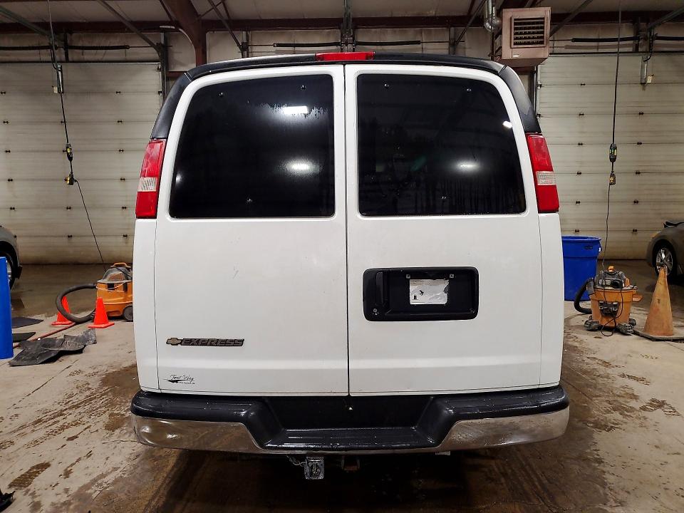 69414716 :رقم المزاد ، 1GAZGPFGXH1216940 vin ، 2017 Chevrolet Express G3500 مزاد بيع