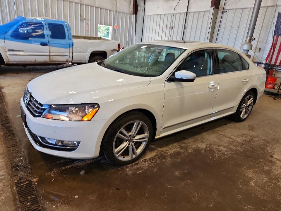 68349156 :رقم المزاد ، 1VWBV7A30FC042877 vin ، 2015 Volkswagen Passat مزاد بيع