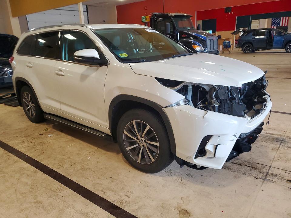 71022446 :رقم المزاد ، 5TDJZRFH9HS477031 vin ، 2017 Toyota Highlander مزاد بيع