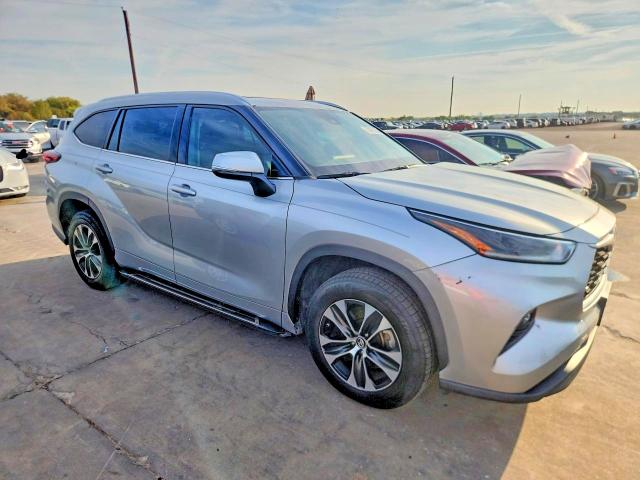 70421556 :رقم المزاد ، 5TDGZRAH6MS527847 vin ، 2021 Toyota Highlander مزاد بيع