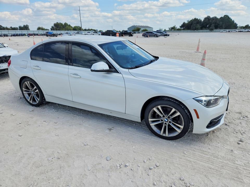 68289176 :رقم المزاد ، WBA8B9C51JK677375 vin ، 2018 Bmw 330 مزاد بيع