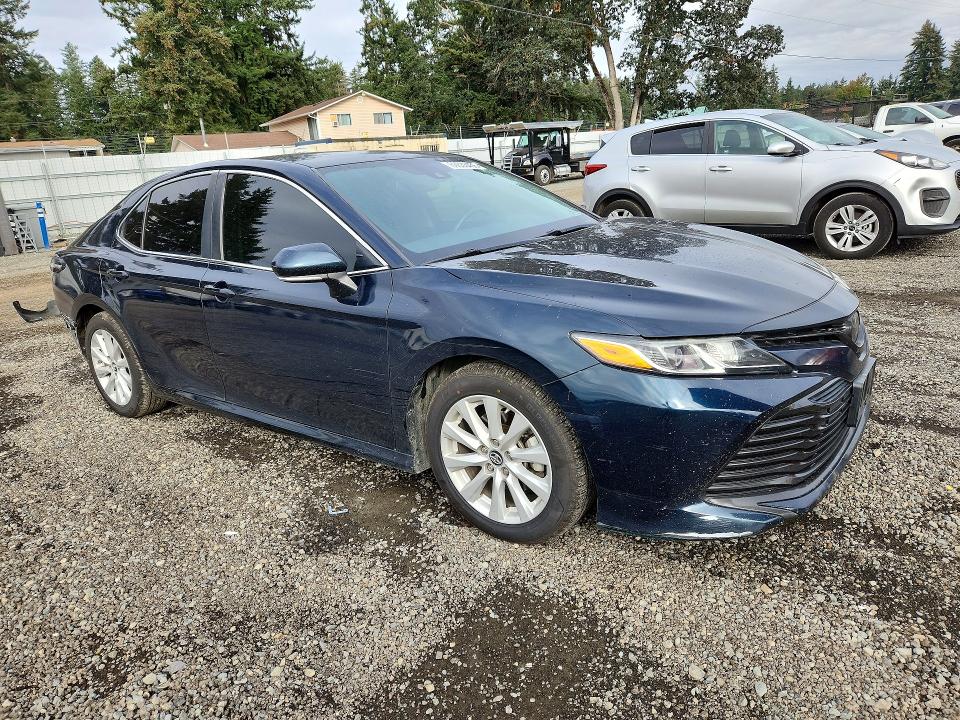 69633456 :رقم المزاد ، 4T1B11HK8KU235030 vin ، 2019 Toyota Camry مزاد بيع