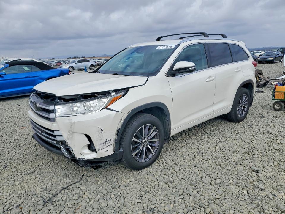 2017 Toyota Highlander მანქანა იყიდება აუქციონზე, vin: 5TDKZRFH3HS512375, აუქციონის ნომერი: 67715656