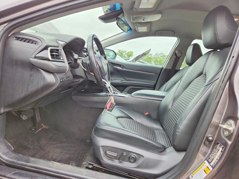 69455696 :رقم المزاد ، 4T1B11HK7JU599776 vin ، 2018 Toyota Camry مزاد بيع