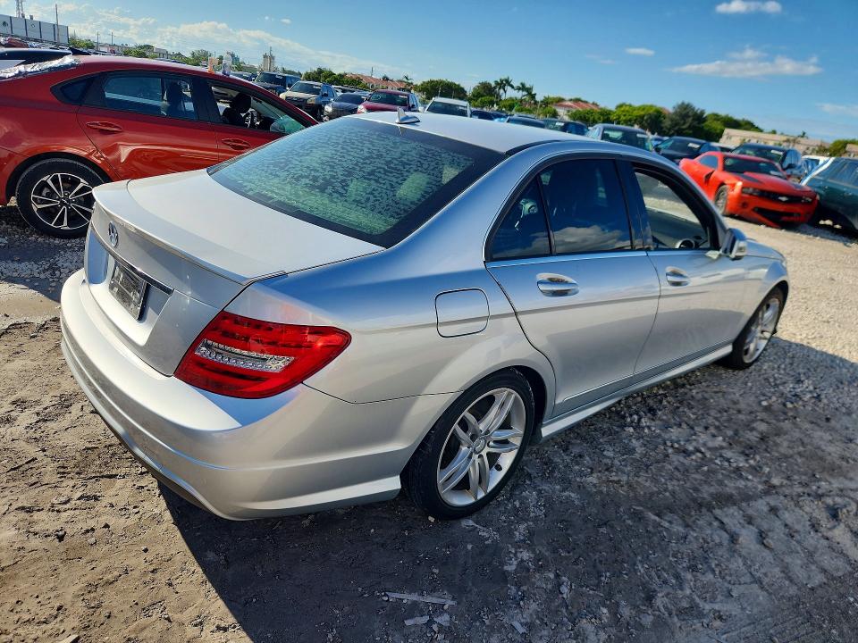 2013 Mercedes-benz C მანქანა იყიდება აუქციონზე, vin: WDDGF4HBXDG094224, აუქციონის ნომერი: 70533686