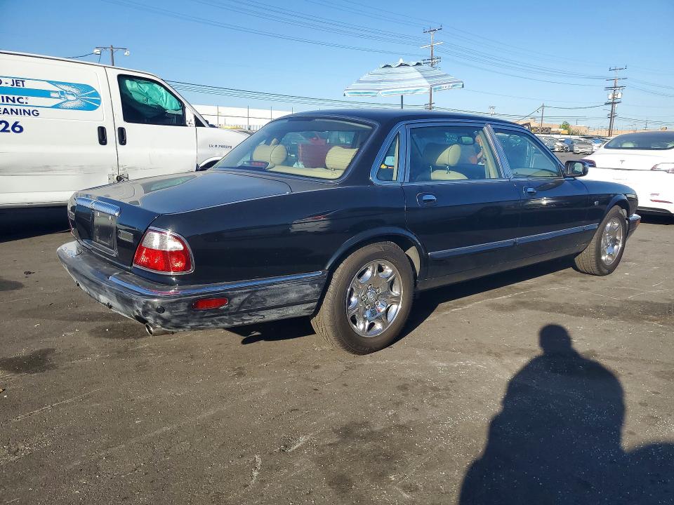 2001 Jaguar Xjr მანქანა იყიდება აუქციონზე, vin: SAJDA24C41LF31902, აუქციონის ნომერი: 70715366