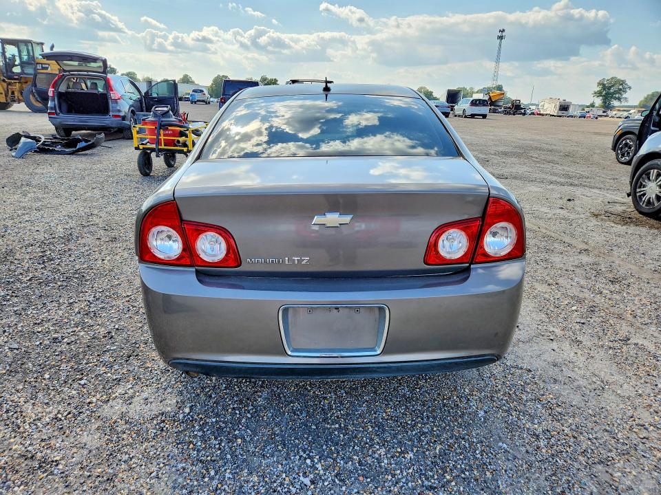 69084346 :رقم المزاد ، 1G1ZE5E15BF105021 vin ، 2011 Chevrolet Malibu مزاد بيع