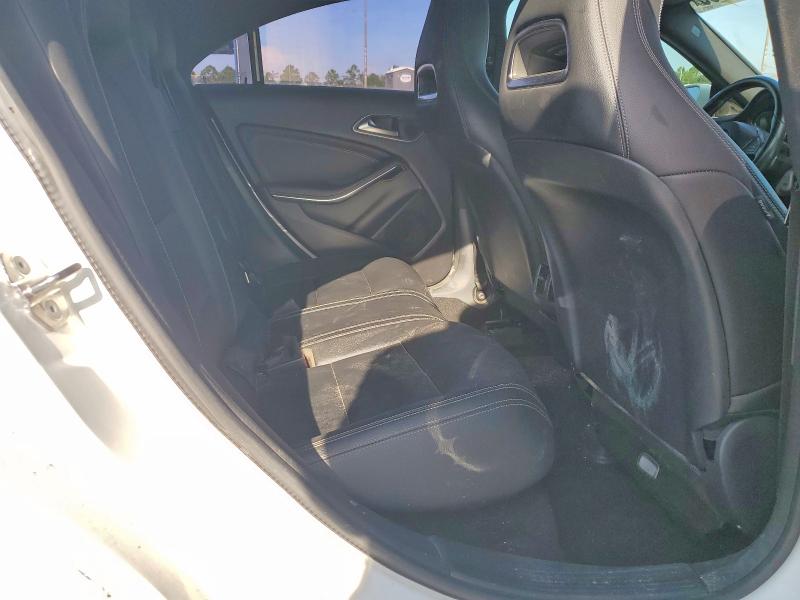 68793486 :رقم المزاد ، WDDSJ4EB5JN678728 vin ، 2018 Mercedes-benz Cla مزاد بيع