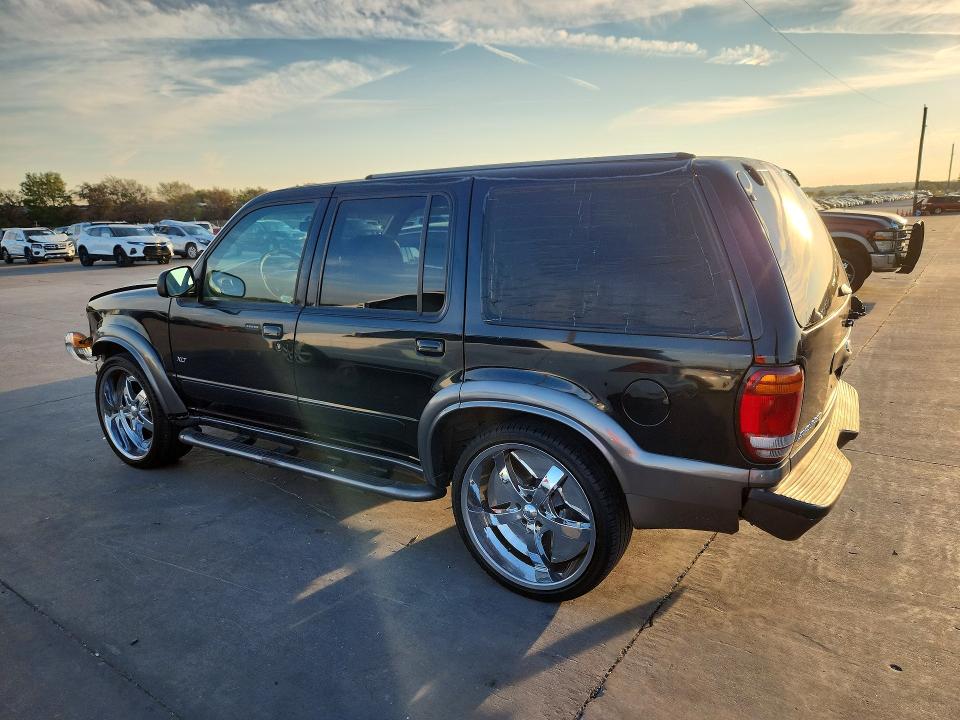 2000 Ford Explorer მანქანა იყიდება აუქციონზე, vin: 1FMZU63E0YZA92042, აუქციონის ნომერი: 70049526