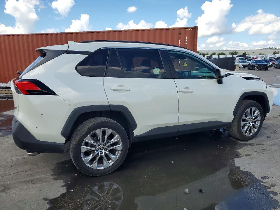 66860616 :رقم المزاد ، 2T3C1RFV2MW171111 vin ، 2021 Toyota Rav4 مزاد بيع