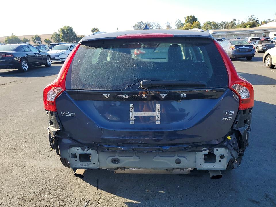 Продажа на аукционе авто 2015 Volvo V60, vin: YV1612SK1F1222335, номер лота: 69709336