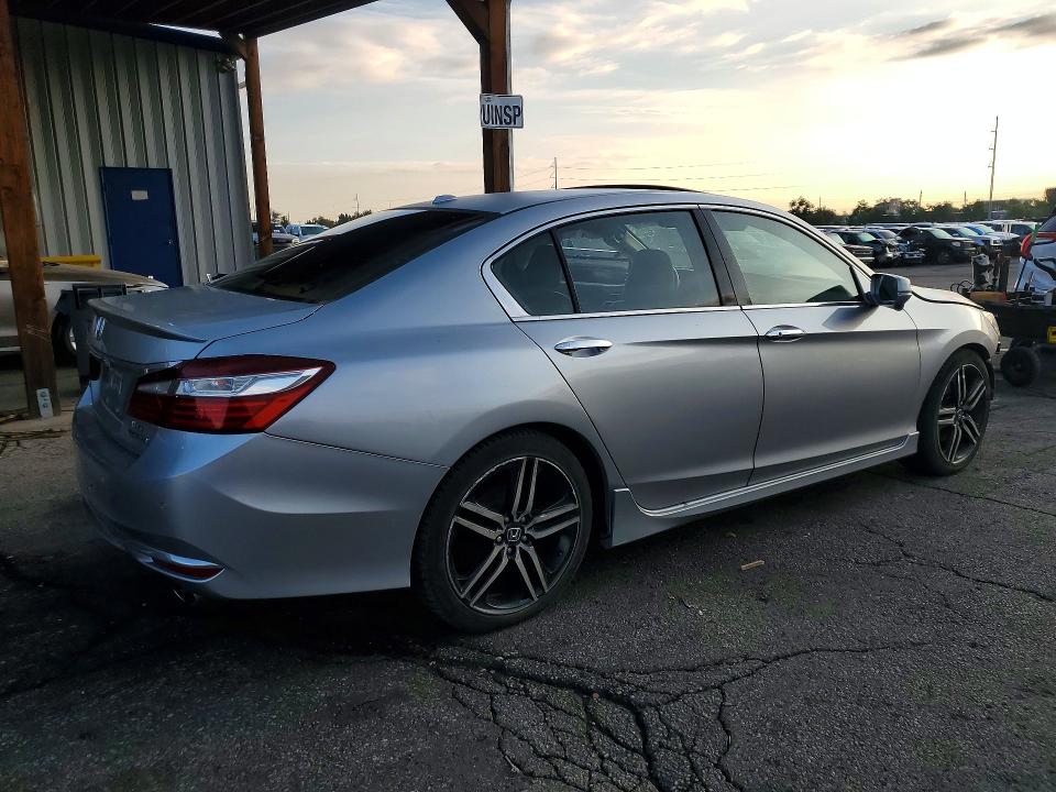 Продаж на аукціоні авто 2017 Honda Accord, vin: 1HGCR3F90HA028009, номер лоту: 68783426