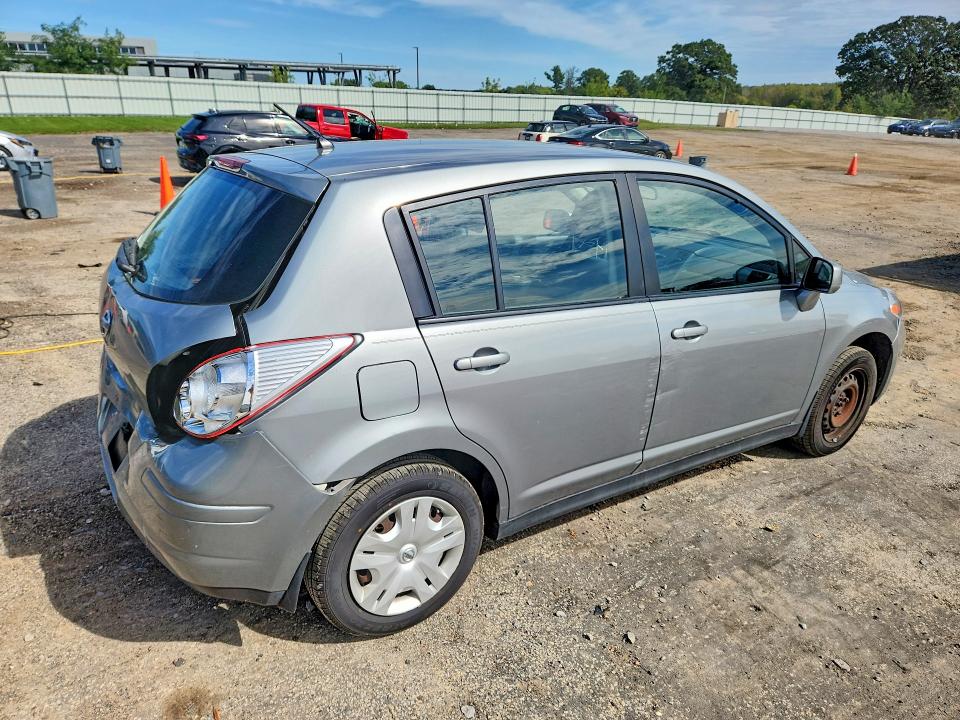 69317686 :رقم المزاد ، 3N1BC1CPXAL467044 vin ، 2010 Nissan Versa مزاد بيع