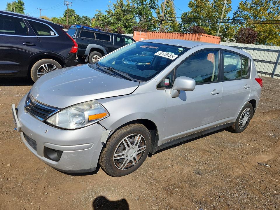 70159236 :رقم المزاد ، 3N1BC1CP5AL447834 vin ، 2010 Nissan Versa مزاد بيع