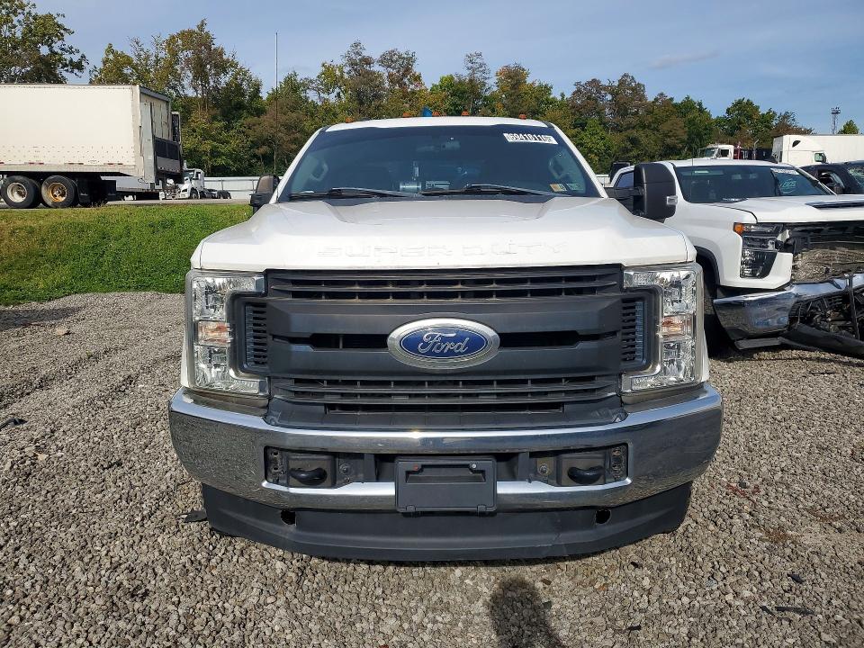 69418116 :رقم المزاد ، 1FT8W3B69JEB27158 vin ، 2018 Ford F350 مزاد بيع