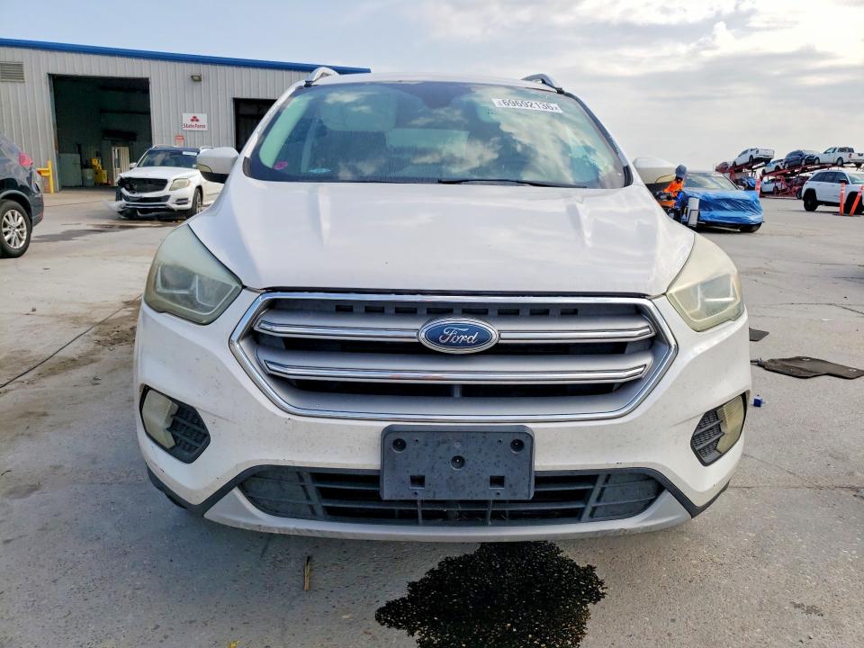 2017 Ford Escape მანქანა იყიდება აუქციონზე, vin: 1FMCU0J9XHUD40268, აუქციონის ნომერი: 69692136