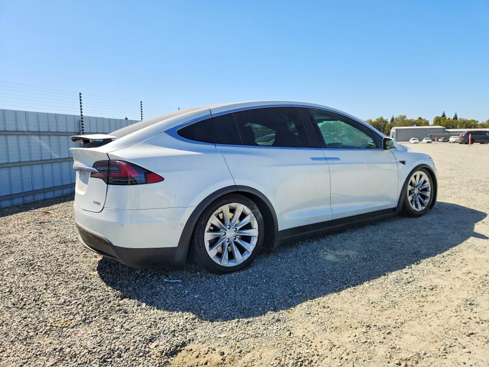 59411156 :رقم المزاد ، 5YJXCBE27HF059233 vin ، 2017 Tesla Model X مزاد بيع