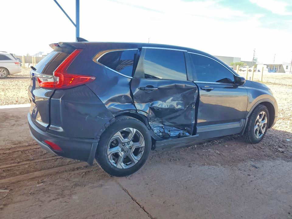 70141846 :رقم المزاد ، 7FARW1H5XJE055977 vin ، 2018 Honda Cr-v مزاد بيع