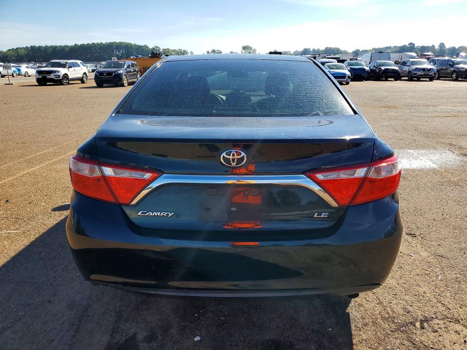 70607846 :رقم المزاد ، 4T4BF1FK8FR512615 vin ، 2015 Toyota Camry مزاد بيع
