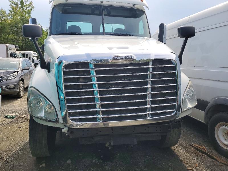 2017 Freightliner Cascadia 125 მანქანა იყიდება აუქციონზე, vin: 1FUBGEDV2HLJH1564, აუქციონის ნომერი: 67601856