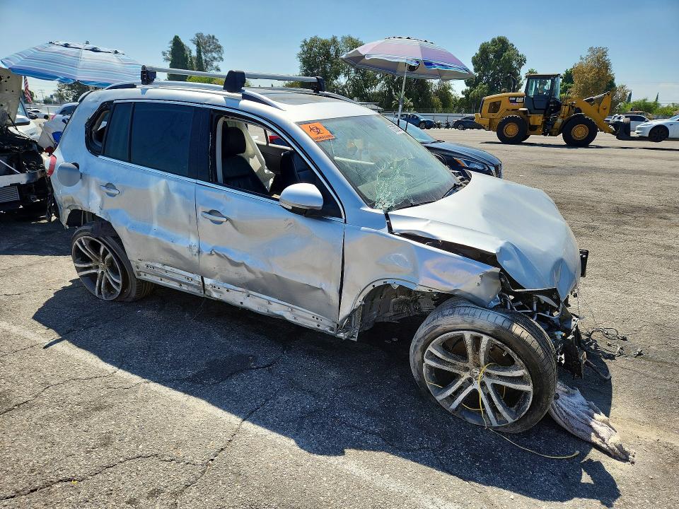 67636296 :رقم المزاد ، WVGVV7AX1HK009460 vin ، 2017 Volkswagen Tiguan مزاد بيع