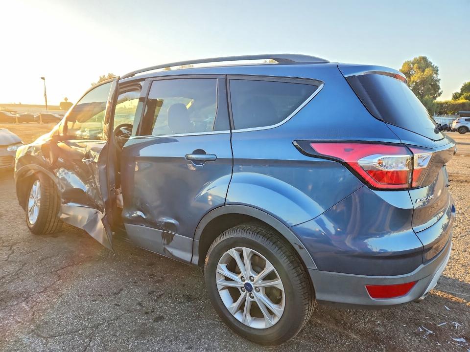 Продажа на аукционе авто 2018 Ford Escape, vin: 1FMCU0GD3JUA43800, номер лота: 70832776