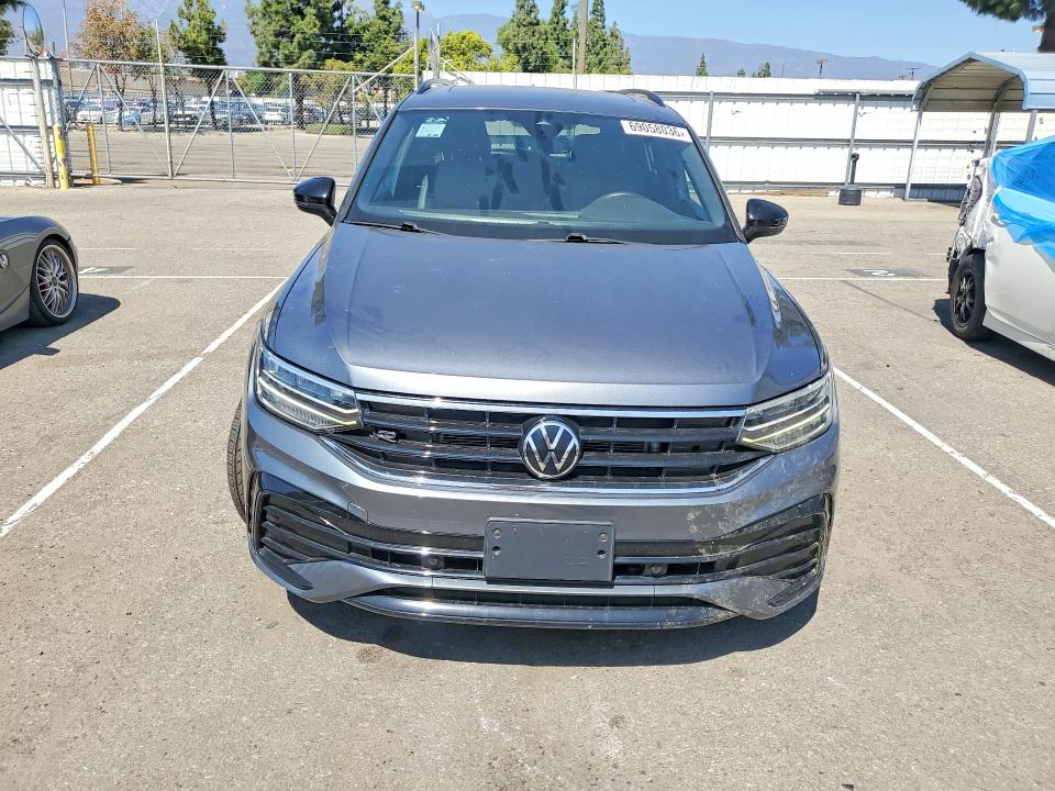 2022 Volkswagen Tiguan მანქანა იყიდება აუქციონზე, vin: 3VVCB7AX9NM162615, აუქციონის ნომერი: 69058036