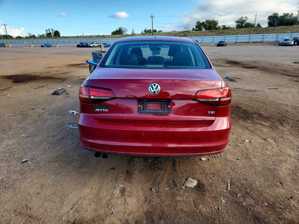 69372166 :رقم المزاد ، 3VW2B7AJ6JM262023 vin ، 2018 Volkswagen Jetta مزاد بيع