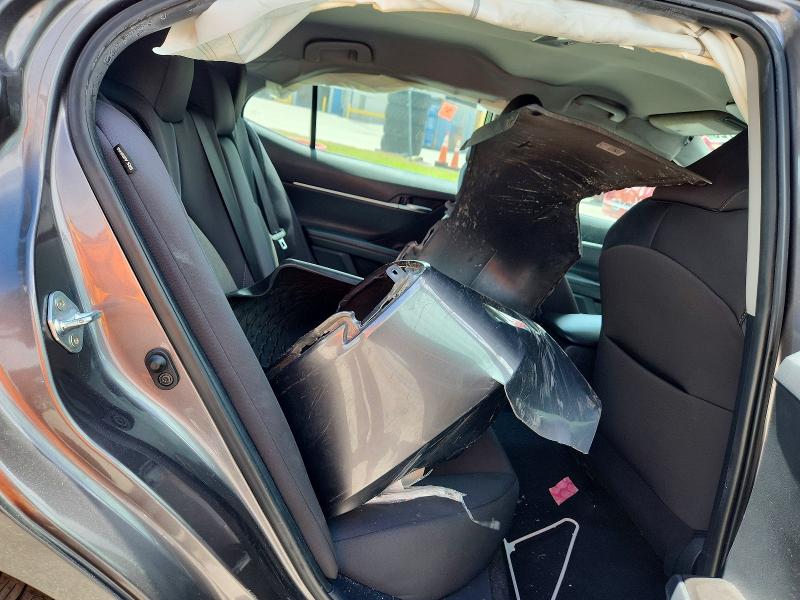 67884726 :رقم المزاد ، 4T1C11AK0NU646652 vin ، 2022 Toyota Camry مزاد بيع