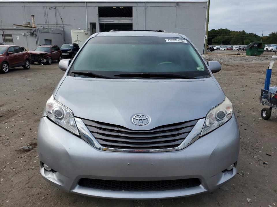 70863106 :رقم المزاد ، 5TDDK3DC3CS039622 vin ، 2012 Toyota Sienna مزاد بيع