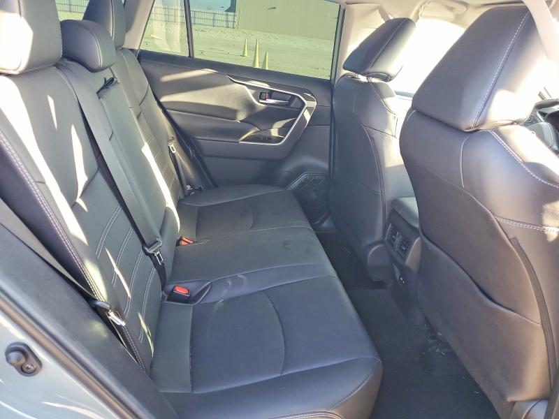 69878426 :رقم المزاد ، 2T3C1RFV8MW165958 vin ، 2021 Toyota Rav4 مزاد بيع