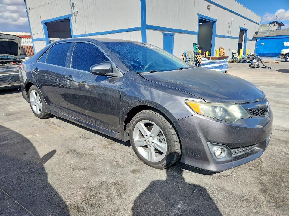 69798546 :رقم المزاد ، 4T1BF1FK3CU113567 vin ، 2012 Toyota Camry مزاد بيع